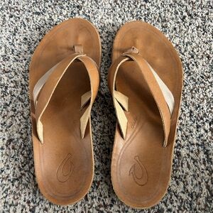 OluKai Women's Kaekae Sahara/Bubbly sandals, size 6